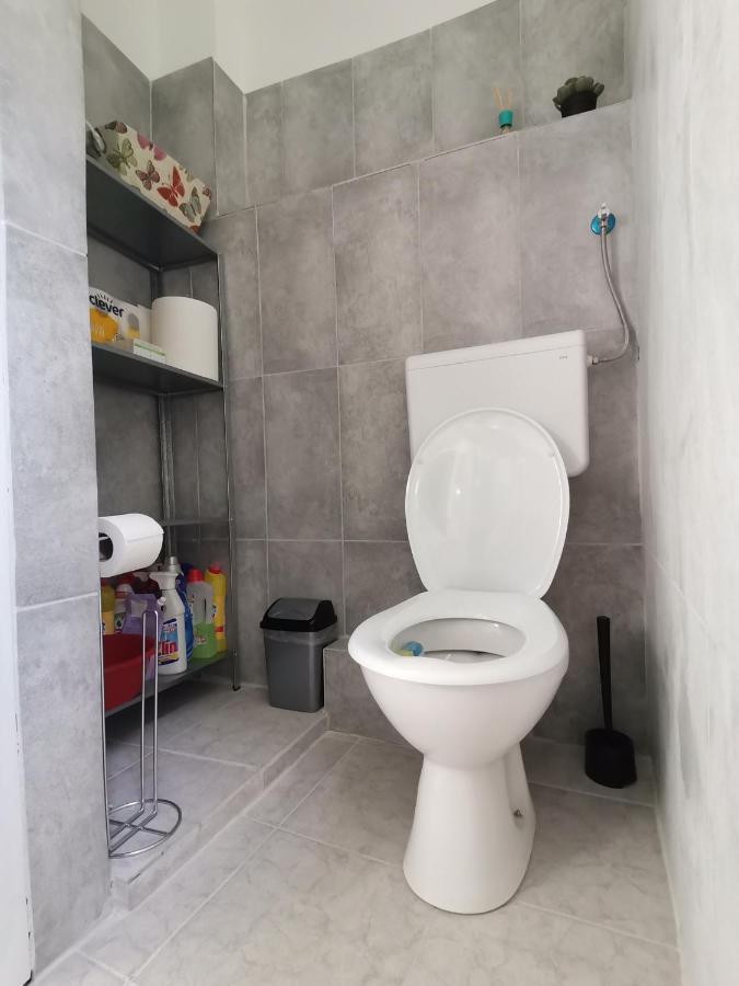 Ema & Mila 2 Apartment Knin Bagian luar foto